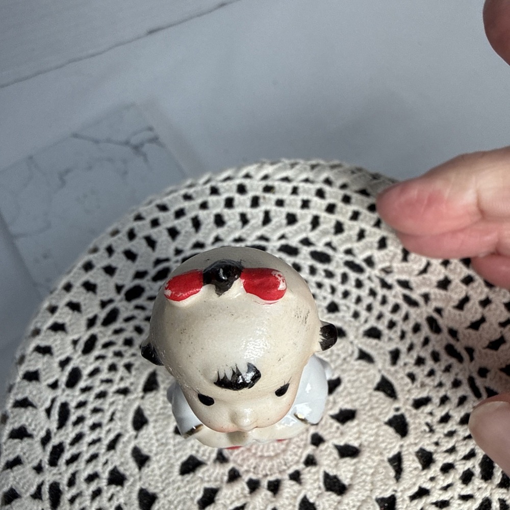 Vintage 3" Tall Japan Porcelain Kewpie Doll Girl Praying Hands Red and White - Picture 6 of 6